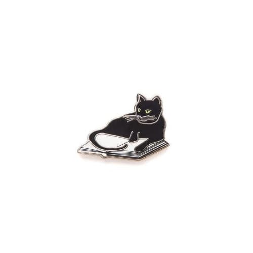 Bookstore Cat Enamel Pin (bok, eng)