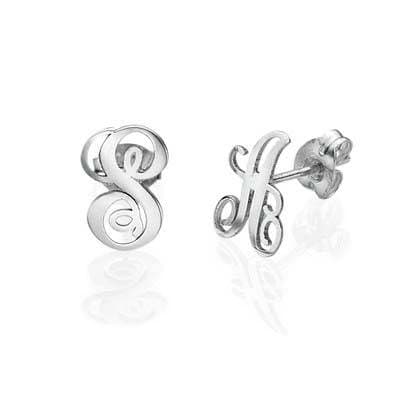 Studs Örhängen med Bokstav i Monogram Stil i Silver