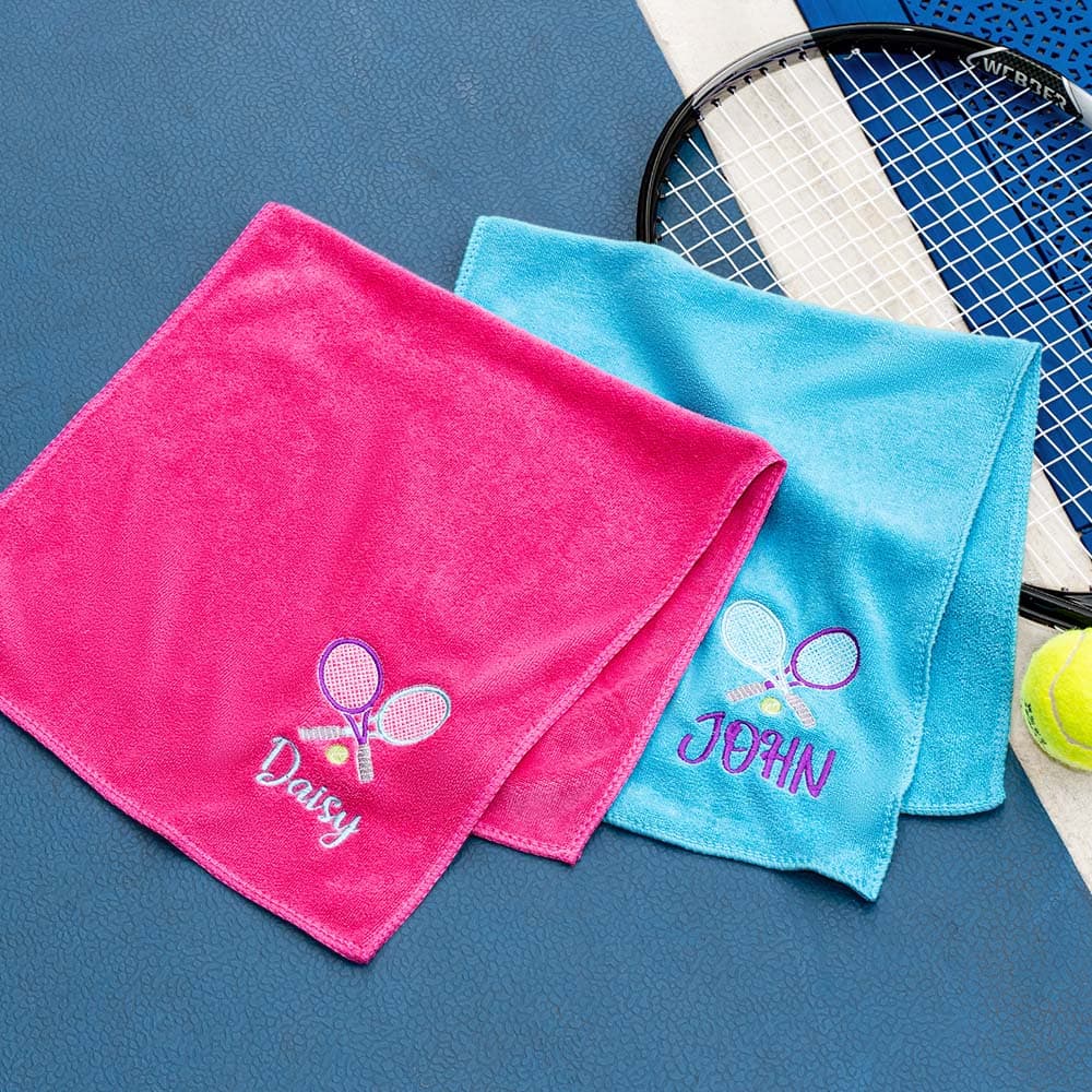 Personlig flerfärgad broderad tennisrackethandduk med namn sporttillbehör lag födelsedagspresent för tennisspelare tränare