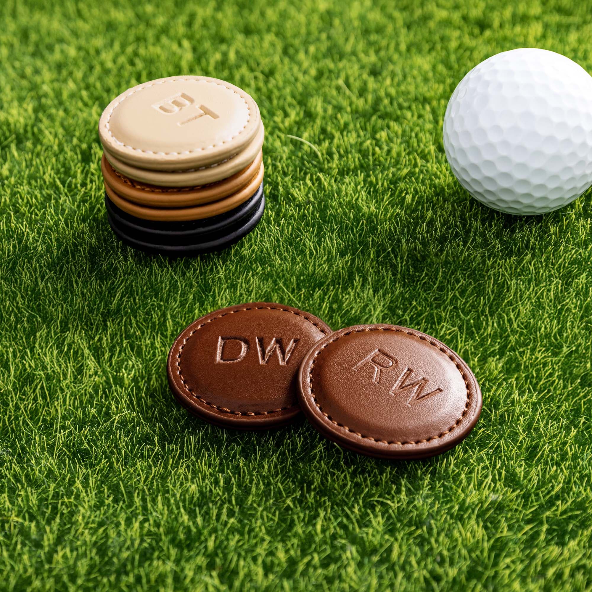 Personlig monogram PU läder magnetisk golfbollsmarkör uppsättning av två golftillbehör födelsedag fars dag present till golfspelare älskare