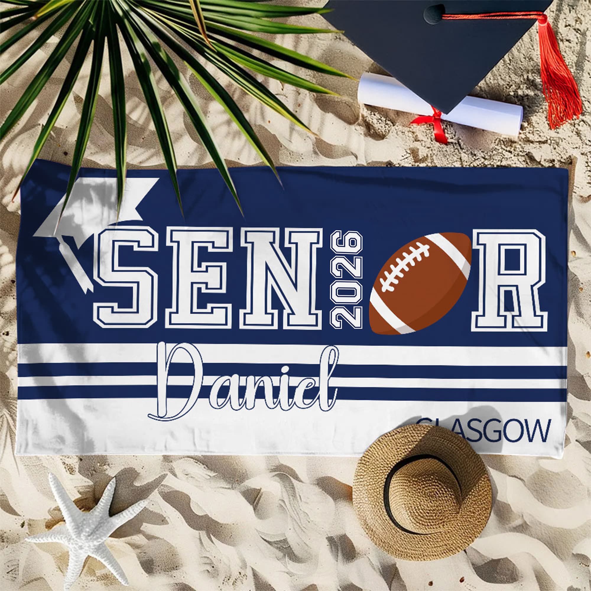 Personlig Graduation Cap Golf Football Quick Dry Oversized Beach Towel med namn skolans namn och år Beach Party Graduation Gift för Graduates