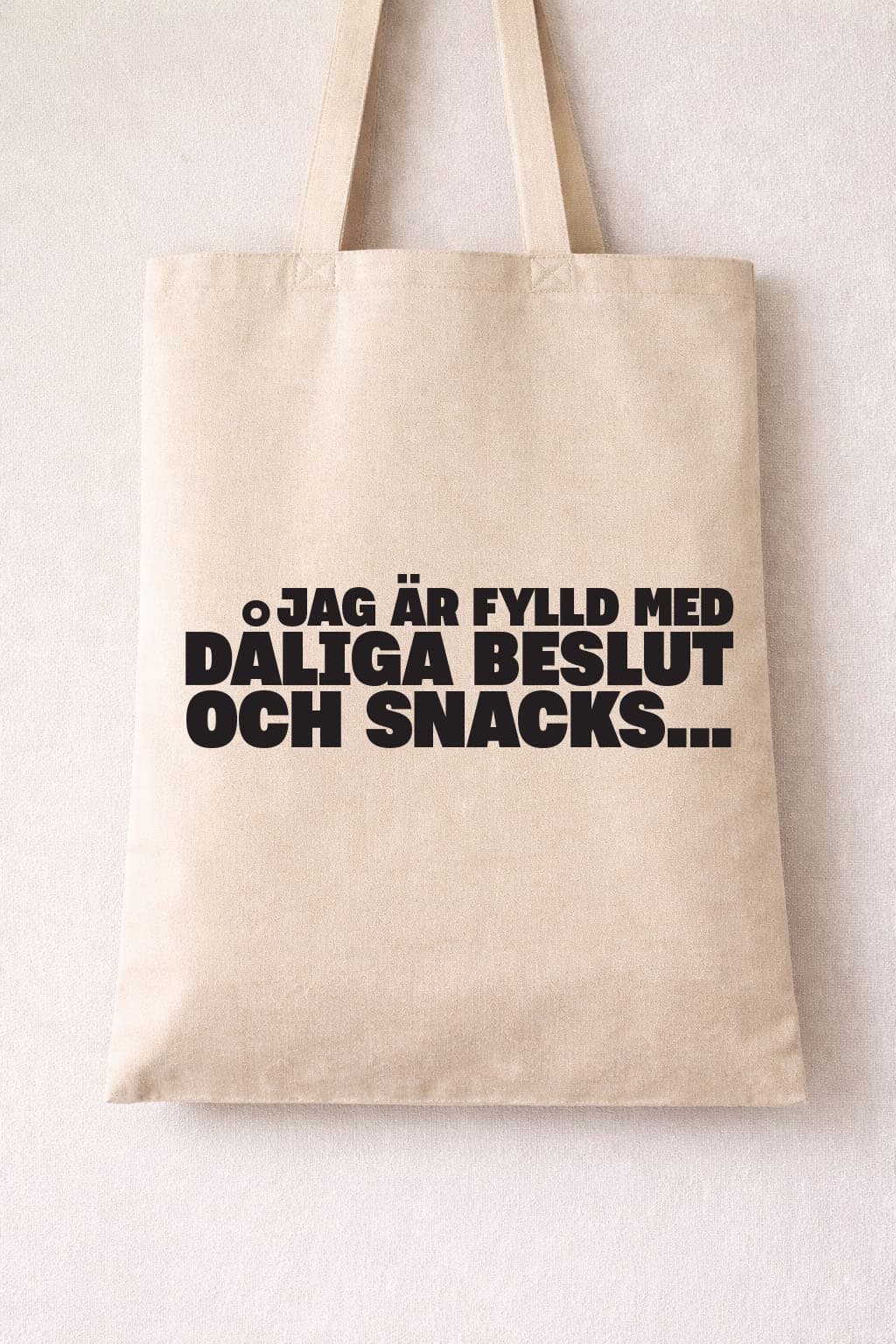 Jag är fylld med dåliga beslut och snacks tote bag