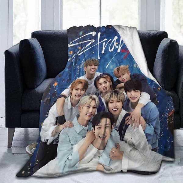 Flanellfilt Hyunjin Bangchan Felix Stray Kids Filt 50\"X40\" För Säng, Soffa, Camping, Kall Bio Eller Resa,-KDE37675