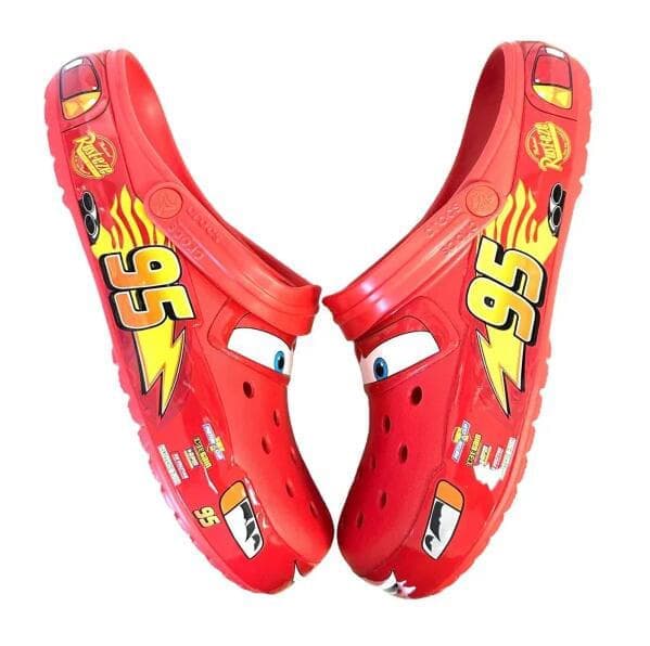 Crocs Lightning McQueen - Blixten McQueens utomhustofflor{hh}
