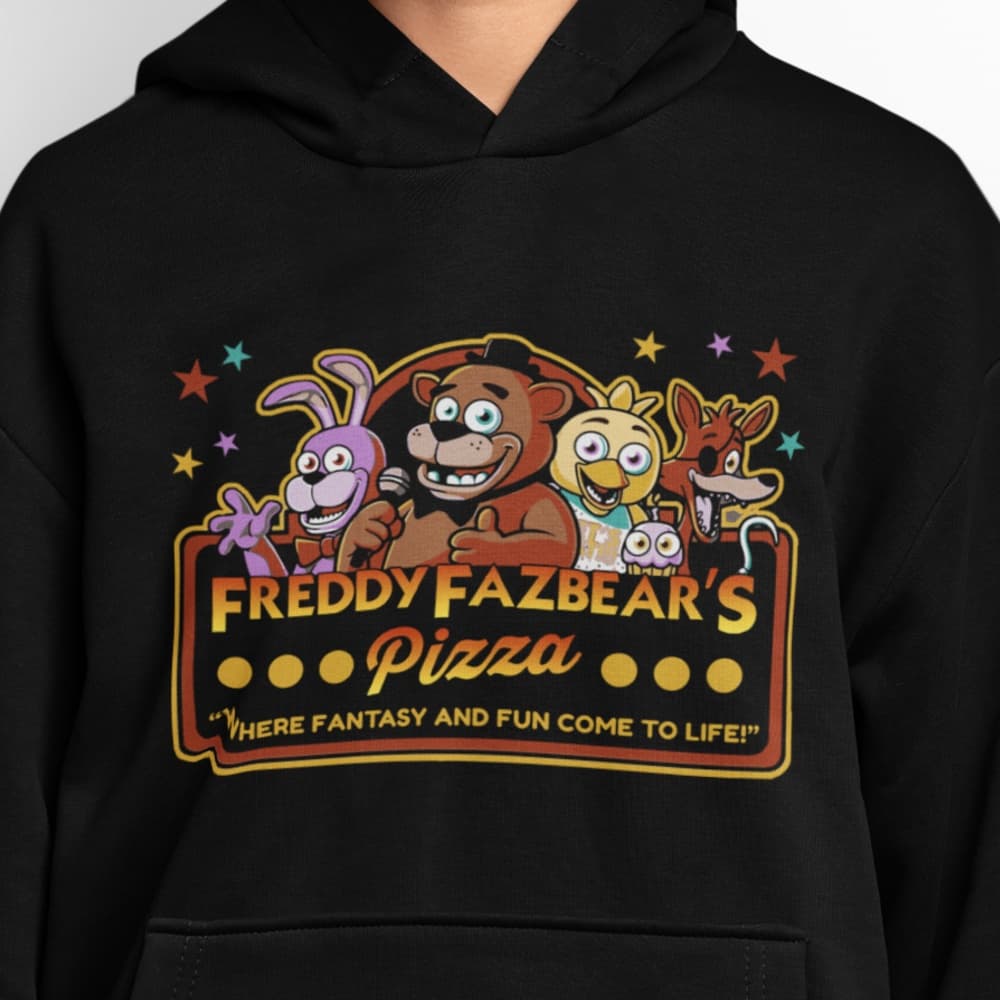 FNAF Svart huvtröja med Freddy Fazbear Pizza design
