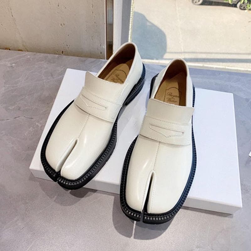 Nya Split Toe Flats Kvinnor Slip-On Fritidsskor Kvinnor Mode Mary Janes Tabi Skor Pig Hov Skor Kvinna Loafers Chaussure Femme cm