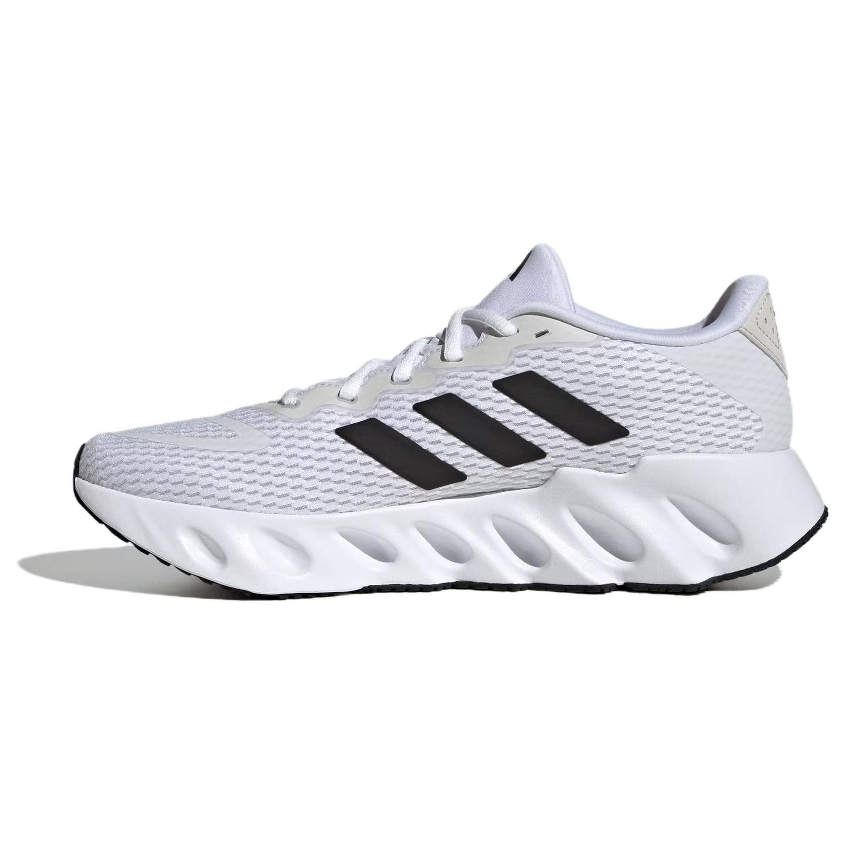 Adidas Switch Run Vit Svart Herr Sneakers Molnvit Kärnsvart Halo-Silver IF5719 cm