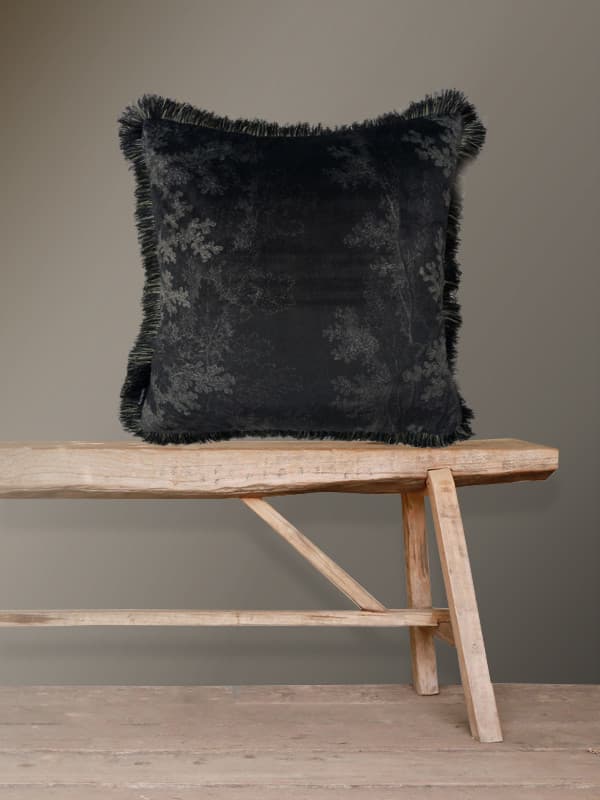 Kuddfodral Black Woods 50x50cm
