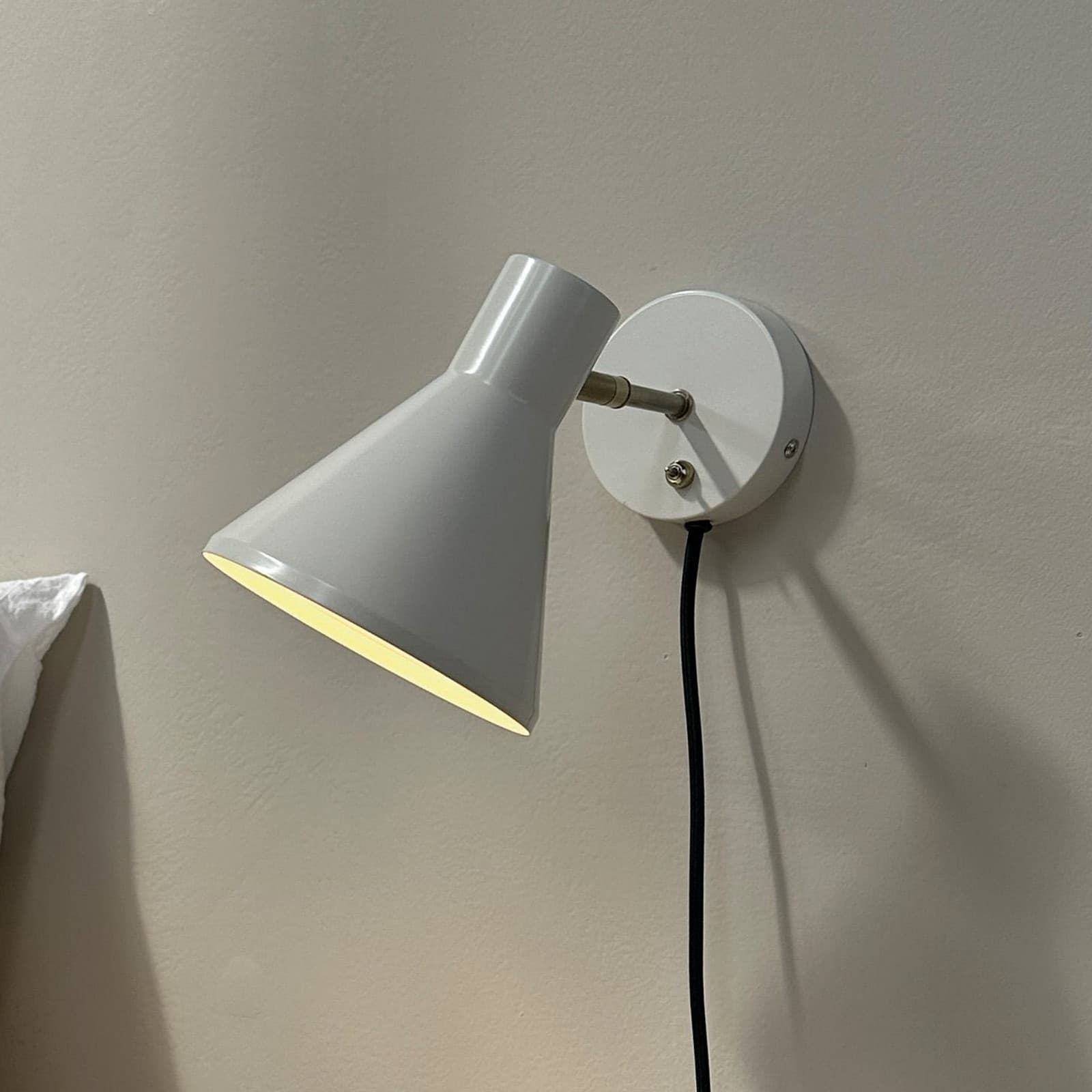 Sleep Vägglampa Shiny White/Antique Brass Dyberg Larsen - Vardagsrum - Design - Metall - Med en ljuskälla